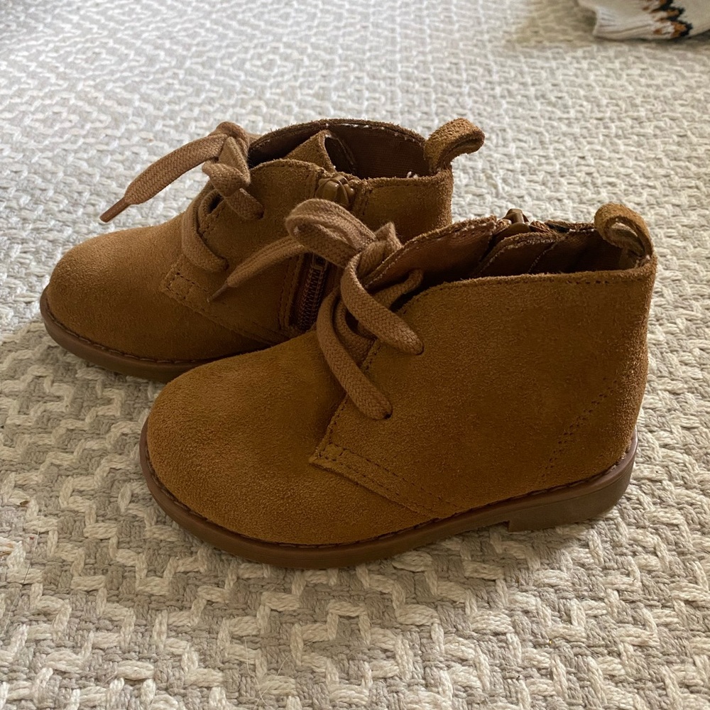 Gap suede chukka boots - NWOT - size 6